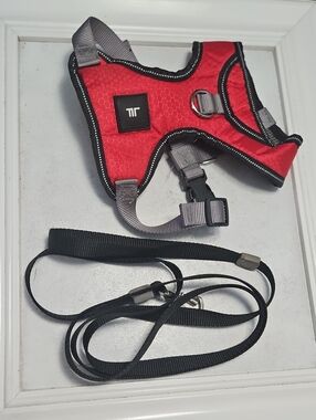 London Fog Red Dog Harness with Black Trim Size Medium AND Black 6 Ft Leash